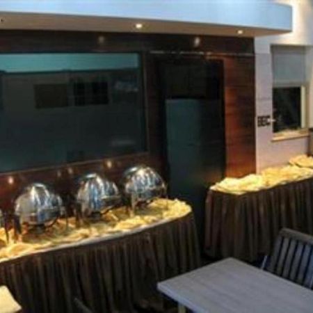 Mervit Hotel Padang  Exterior photo