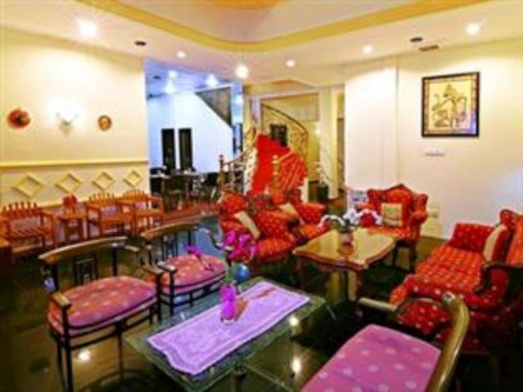 Mervit Hotel Padang  Exterior photo